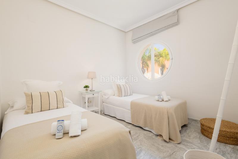 Foto fd0a3463-cc66-4bcd-bbb7-24df22e6f579. Miete reihenhaus mit parking pool in bahía de Marbella Marbella
