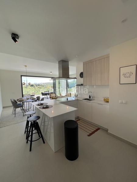Foto 5de0309f-8086-45d6-a2ea-59c8f83a99ba. Alquiler apartamento exclusivo apartamento en primera línea de golf en Estepona
