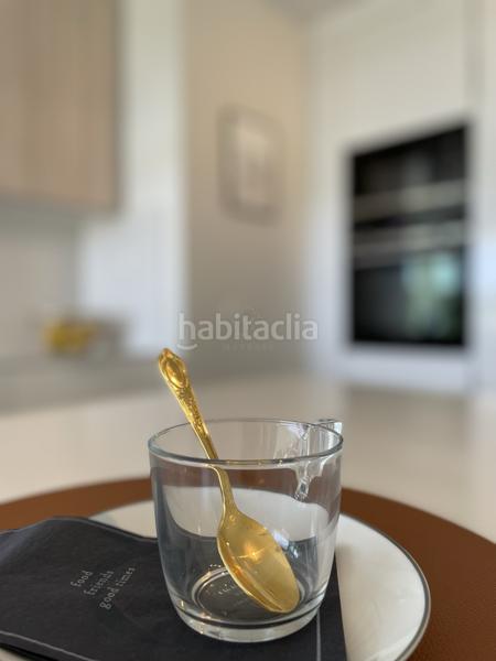 Foto 8fc84fb7-97ea-4c1a-8375-01b6be42058e. Alquiler apartamento exclusivo apartamento en primera línea de golf en Estepona