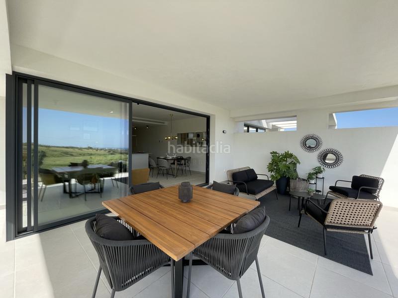 Foto b43ae421-6b8c-4c91-bed0-61d6fd335c92. Alquiler apartamento exclusivo apartamento en primera línea de golf en Estepona