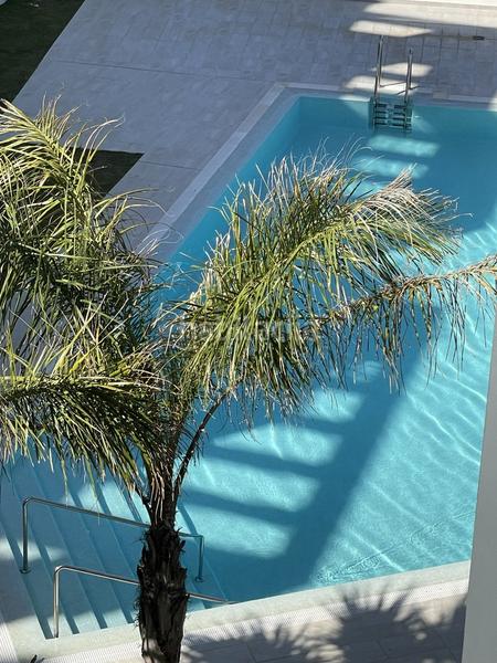Foto ecfe6732-5cb6-4ff9-ab45-e7f4cea6abe0. Alquiler apartamento exclusivo apartamento en primera línea de golf en Estepona