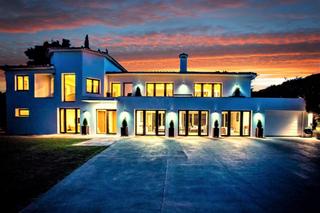 House in San Pedro de Alcántara Pueblo. Exclusiva villa de lujo en primera línea de playa en san pedro d