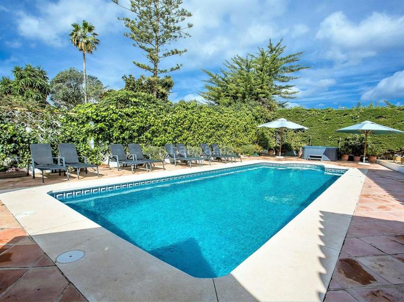 Foto 06a11663-d297-48ce-9126-7967e97a2448. Casa exclusiva villa de lujo en primera línea de playa en san pedro de alcántara, málaga en Marbella
