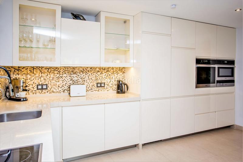 Foto 2bc94995-1bb5-48a1-8d4c-ad91bb180cbb. Casa exclusiva villa de lujo en primera línea de playa en san pedro de alcántara, málaga en Marbella