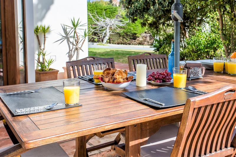 Foto 3c1a5767-358d-4cdb-bcb8-c8d8ff219034. Casa exclusiva villa de lujo en primera línea de playa en san pedro de alcántara, málaga en Marbella