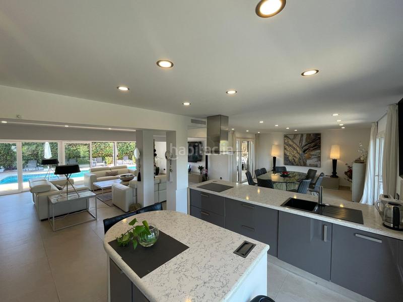 Foto 6ab6af96-466e-4ba1-a86c-174fe4ab6a6c. Casa exclusiva villa de lujo en primera línea de playa en san pedro de alcántara, málaga en Marbella