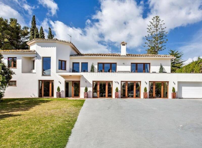 Foto 7b4edca3-91bb-4518-a080-6983417f39ae. Casa exclusiva villa de lujo en primera línea de playa en san pedro de alcántara, málaga en Marbella