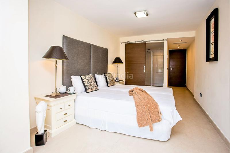 Foto a5159393-a81a-4d3d-a4b4-0b14d30e1fee. Casa exclusiva villa de lujo en primera línea de playa en san pedro de alcántara, málaga en Marbella