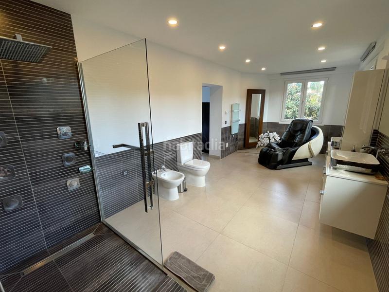 Foto b4d9d42d-1eb9-4b0f-bbe8-278318a6d84d. Casa exclusiva villa de lujo en primera línea de playa en san pedro de alcántara, málaga en Marbella