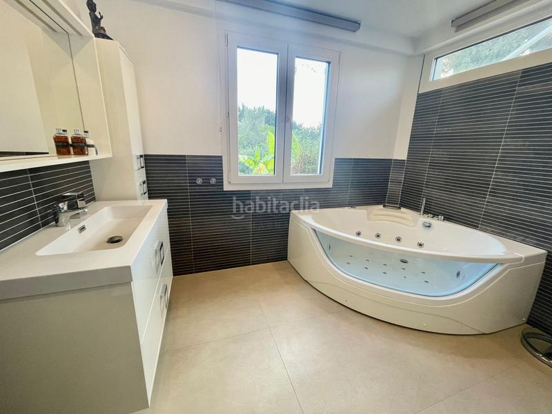 Foto ccd43a22-e619-4b61-836c-2841b0b43b1a. Casa exclusiva villa de lujo en primera línea de playa en san pedro de alcántara, málaga en Marbella