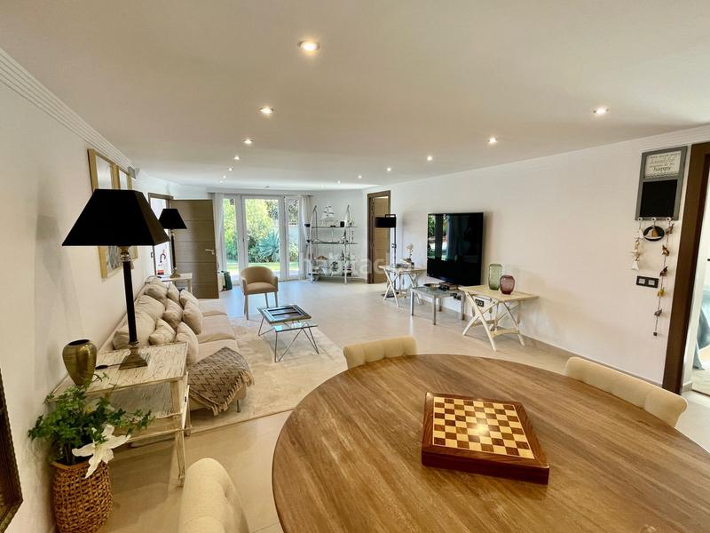Foto cd1c4744-1844-44b4-a92c-a883e175f138. Casa exclusiva villa de lujo en primera línea de playa en san pedro de alcántara, málaga en Marbella