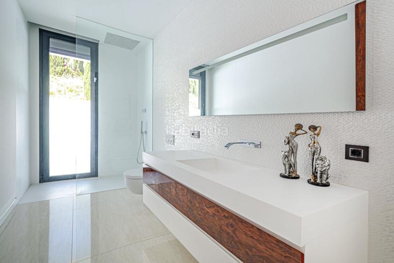 Foto 6a65df22-70f3-460a-8e56-c31b3e9d5dbe. Location maison avec parking piscine dans Los Naranjos Marbella