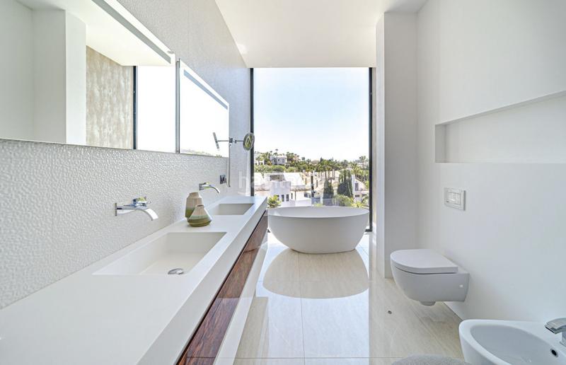 Foto d3e202f4-edf7-4a61-ac22-78003e0a0891. Location maison avec parking piscine dans Los Naranjos Marbella