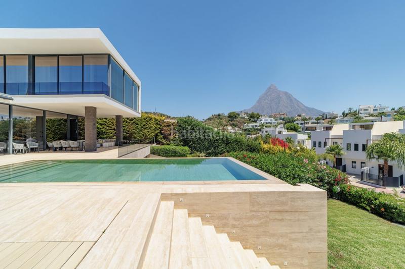 Foto f2b53d95-e1a5-4c4f-b8b8-6c2e2322d60b. Location maison avec parking piscine dans Los Naranjos Marbella