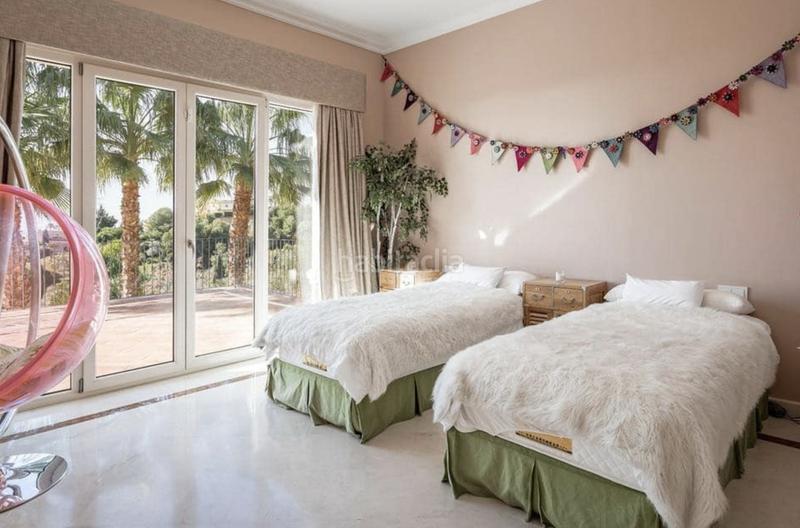 Foto 1ea1fa72-2f5d-4059-a32a-175a13acf523. Lloguer casa amb aparcament piscina a Nagüeles Alto Marbella