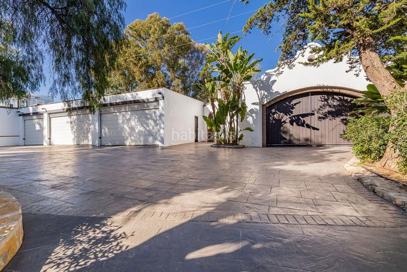 Foto b60eee8f-e708-4552-86e0-fc1ba4d183d0. Lloguer casa amb aparcament piscina a Nueva Atalaya Estepona