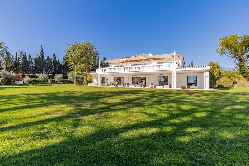 Foto d15e9d29-3d7f-4118-bc72-e7a9d6b5f30f. Lloguer casa amb aparcament piscina a Nueva Atalaya Estepona