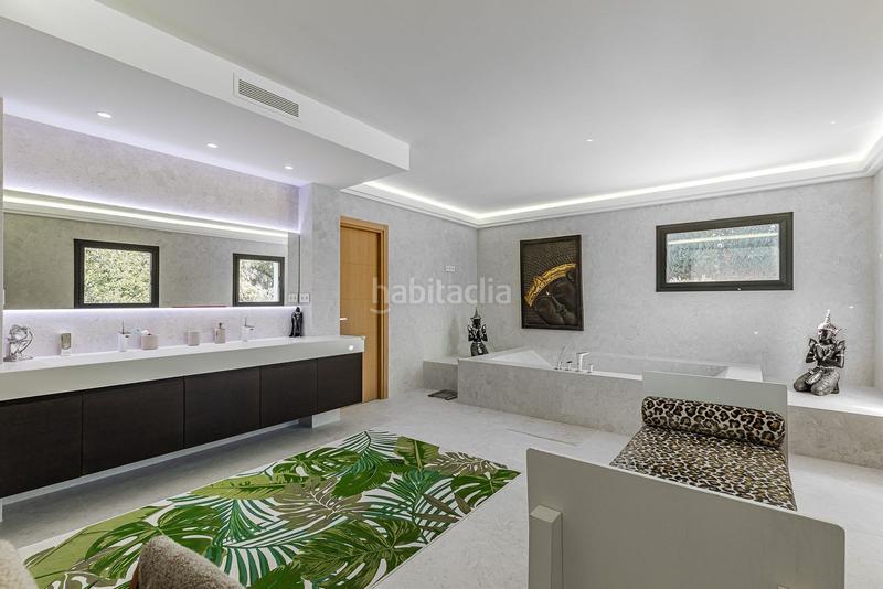 Foto d51f09f4-b6a9-4106-b6a5-0bc9426f694d. Lloguer casa amb aparcament piscina a Nueva Atalaya Estepona