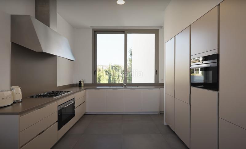 Foto 40adb1a5-b36d-4a6e-bf39-c1155f68a8d3. Lloguer casa amb aparcament piscina a Los Flamingos Benahavís