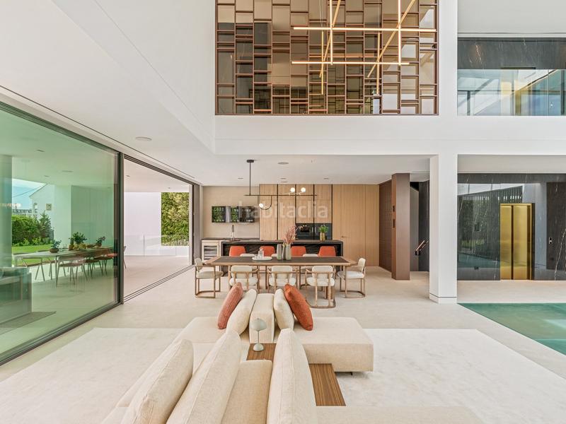 Foto fae832c6-3b6e-49d3-bf2f-344bf6eed97c. Affitto casa con parcheggio piscina in Las Lomas de Río Verde Marbella