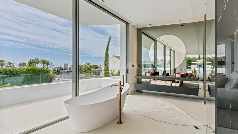 Foto 8572ebe1-cbcf-4d40-a430-37bcb4e85ef4. Lloguer casa amb aparcament piscina a Las Lomas de Río Verde Marbella