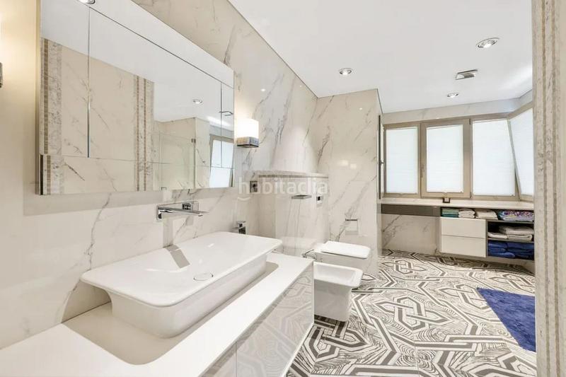 Foto 2ae5f28e-10f3-4179-ac97-d28f6b9f17c9. Alquiler casa villa de lujo en venta en la milla de oro en Marbella