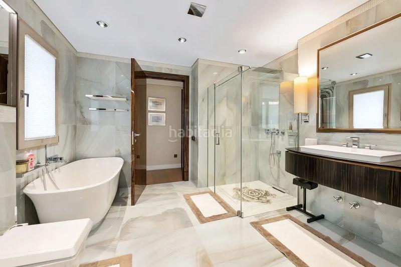 Foto f92f3f2b-cd4d-44cb-bf9e-07255d33c896. Lloguer casa amb aparcament piscina a Sierra Blanca Marbella