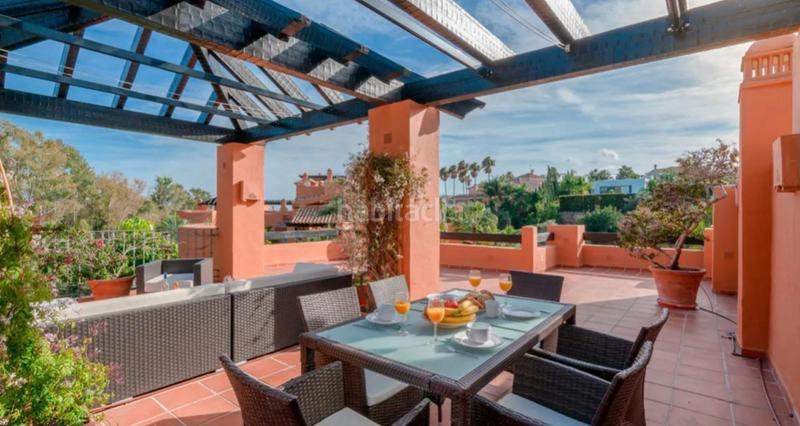 Foto 006bc53c-0d68-48c5-a220-2d5efcc68d47. Dachwohnung mit parking pool in Nueva Andalucía centro Marbella