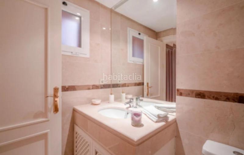 Foto 12920e82-e2c3-4d24-bfe9-097f8f2a0acd. Dachwohnung mit parking pool in Nueva Andalucía centro Marbella