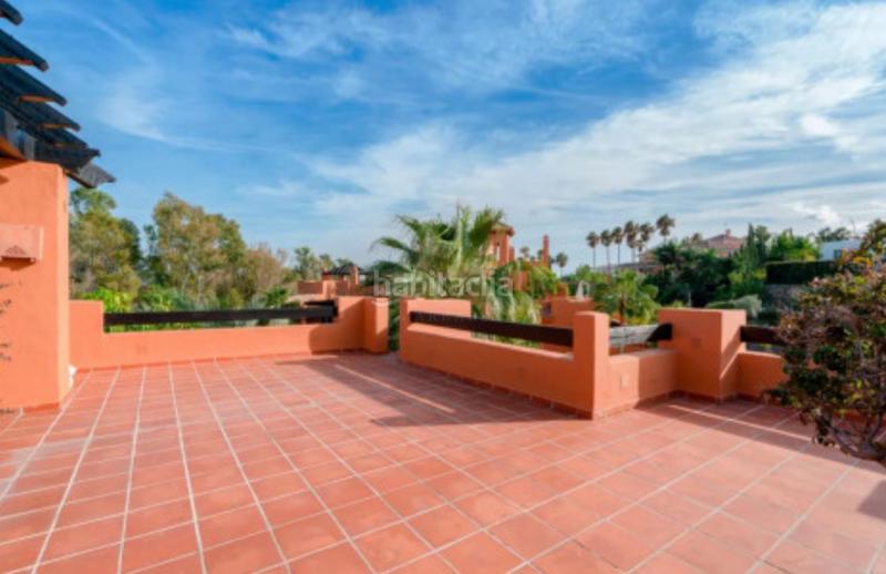 Foto 6ea3b015-4c8e-4905-acaa-8b7fcb2d3b2d. Dachwohnung mit parking pool in Nueva Andalucía centro Marbella