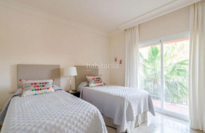 Foto 7672de64-6b14-4ae8-b815-9b4566ff9de1. Dachwohnung mit parking pool in Nueva Andalucía centro Marbella