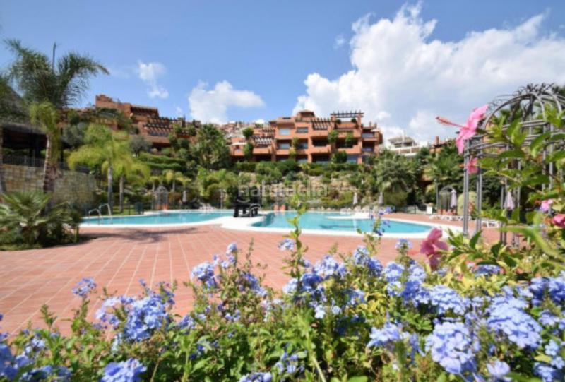 Foto b03f43e1-2b56-4c3d-b38f-ad2c06175e93. Dachwohnung mit parking pool in Nueva Andalucía centro Marbella