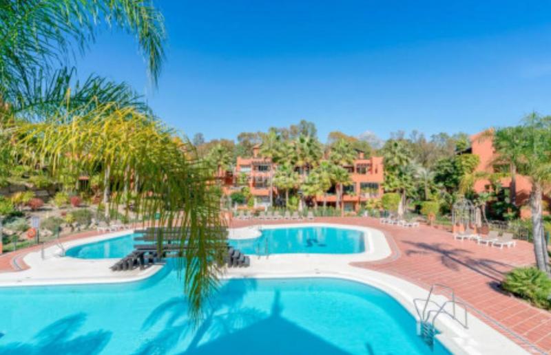 Foto da55bd9b-9b0a-4c93-8ed8-e72ed7e5ad63. Dachwohnung mit parking pool in Nueva Andalucía centro Marbella