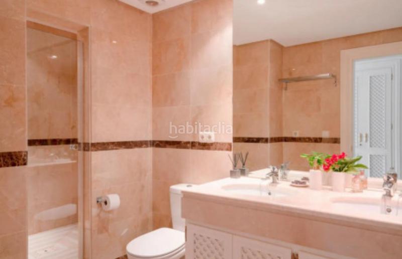 Foto e9439e5d-98b4-44d6-9ee9-e4cb4046c159. Dachwohnung mit parking pool in Nueva Andalucía centro Marbella