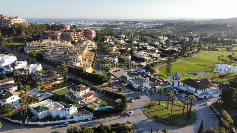 Foto cf211aaf-9485-4e69-ab72-a87a1199cee3. Casa con piscina in Las Brisas Marbella