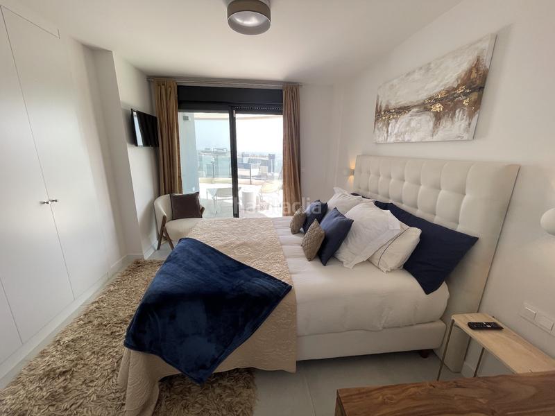 Foto 1a16cd34-76ed-45a6-8a0b-f8a9c3e5e913. Alquiler apartamento fantastico apartamento con vistas panoramicas al mar, 3 habitaciones. en Estepona