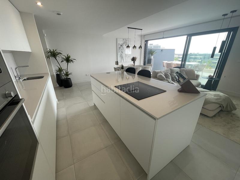 Foto 1add2bc5-b3f8-4fdd-a23f-9a962e3e522f. Alquiler apartamento fantastico apartamento con vistas panoramicas al mar, 3 habitaciones. en Estepona