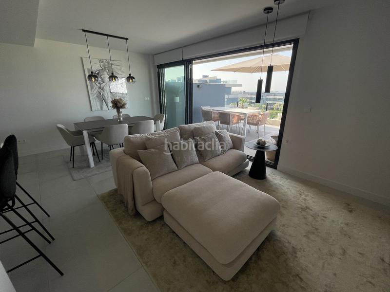 Foto 8a1f1f48-0a9c-4919-9cf4-8fb0f52443c8. Alquiler apartamento fantastico apartamento con vistas panoramicas al mar, 3 habitaciones. en Estepona