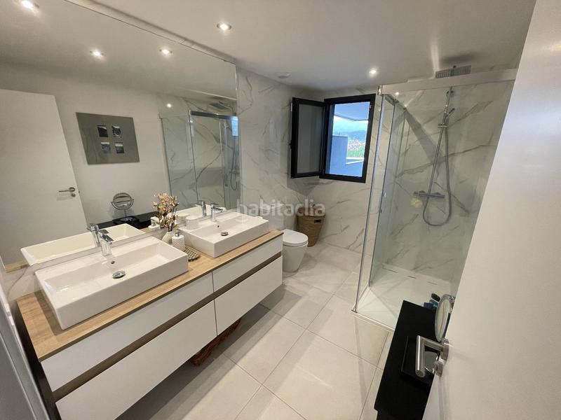 Foto 2eb9a384-ce06-4033-a8ed-ddf06add8001. Lloguer apartament amb aparcament piscina a La Concha - Resina Golf Estepona