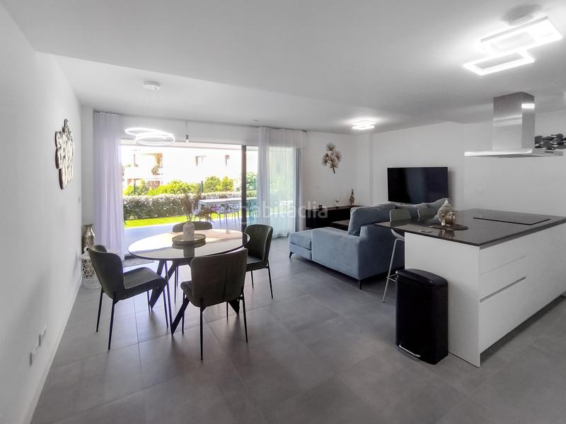 Foto 98530c6b-7d76-47dc-9d78-906cdbbb1aef. Miete erdgeschoss mit parking pool in La Concha - Resina Golf Estepona