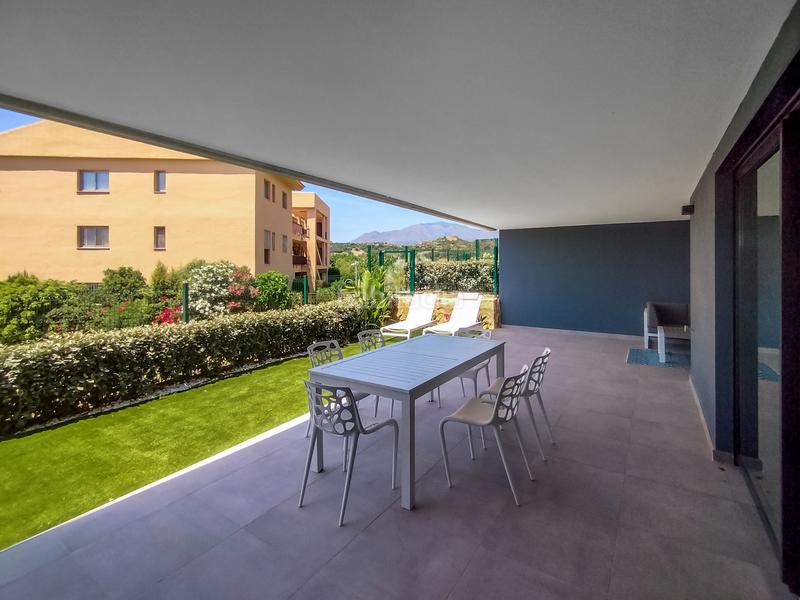 Foto ec522575-065c-44ab-ad0d-5c4accce6b3b. Miete erdgeschoss mit parking pool in La Concha - Resina Golf Estepona