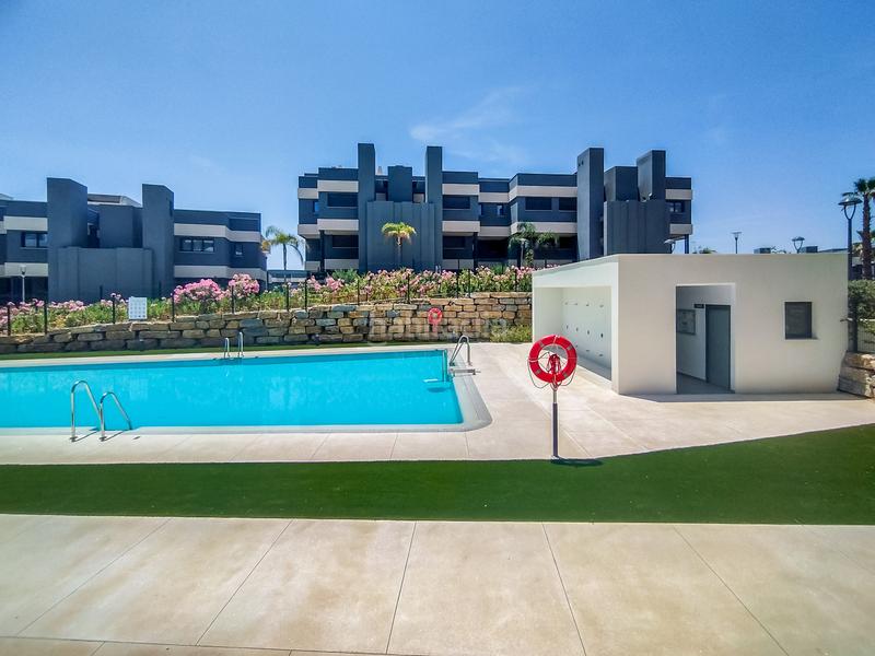 Foto e271ffcb-d8dc-4fb8-95b4-f0e00f6895a2. Location rez-de-chaussée avec parking piscine dans La Concha - Resina Golf Estepona