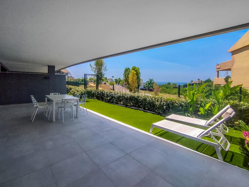 Foto e9993068-5c0e-40ad-abef-4dcf1d483858. Location rez-de-chaussée avec parking piscine dans La Concha - Resina Golf Estepona