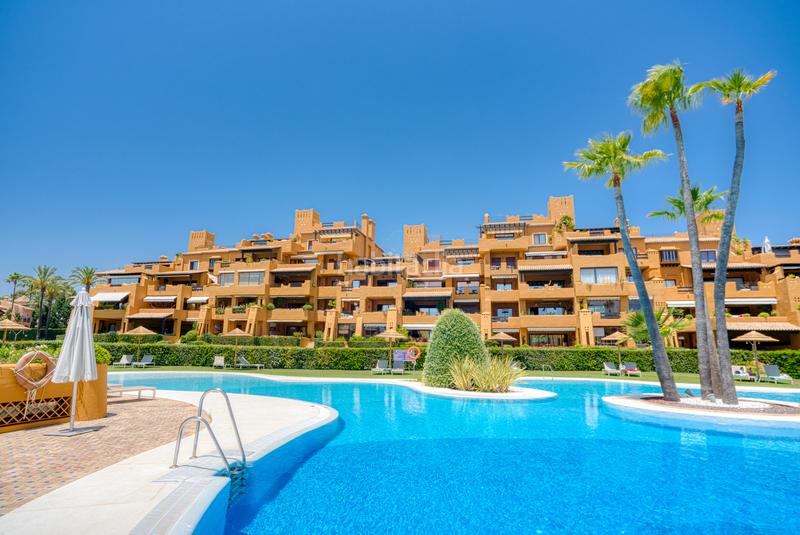 Foto 5bf209eb-b740-41cf-ba26-a604951a9360. Apartament amb aparcament piscina a Zona de Punta Plata Estepona