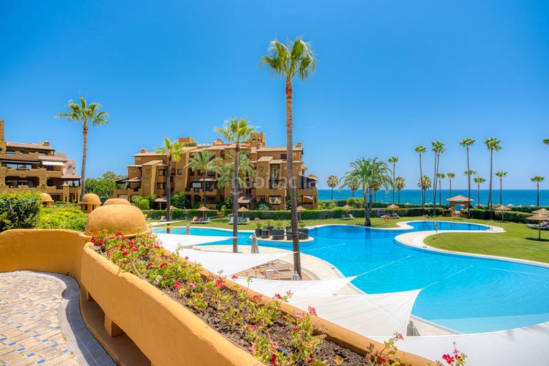Foto b8e0ce51-6a33-4c8c-a5d0-0f7551d7284e. Apartament amb aparcament piscina a Zona de Punta Plata Estepona