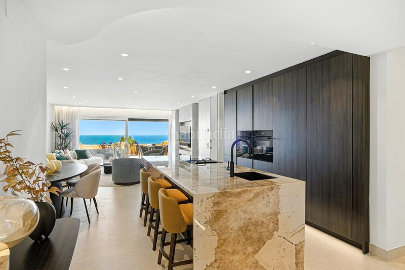 Foto f45d0640-8e3f-4788-a0fd-8e0f75f9ecd8. Apartament amb aparcament piscina a Zona de Punta Plata Estepona