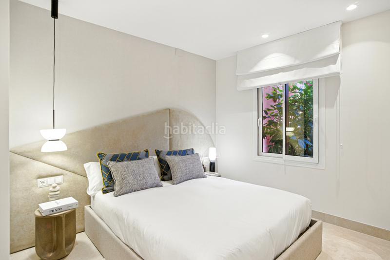 Foto 08a341c0-0074-4c1a-8e8d-759d98f21b89. Planta baja impecablemente renovado, orientada al sur frente a la playa, jardín apartamento situado en la exclusiva comunidad de menara beach en Estepona
