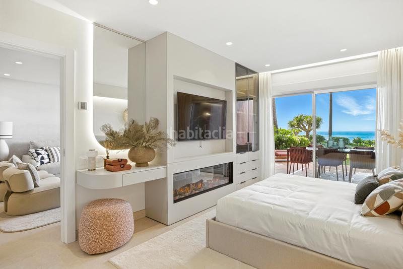 Foto 6f360254-7517-4918-b40f-922e5543ac99. Planta baja impecablemente renovado, orientada al sur frente a la playa, jardín apartamento situado en la exclusiva comunidad de menara beach en Estepona