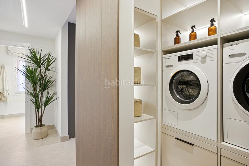 Foto 8227fbca-3b78-49a4-a7dd-6fc43f90243b. Planta baja impecablemente renovado, orientada al sur frente a la playa, jardín apartamento situado en la exclusiva comunidad de menara beach en Estepona