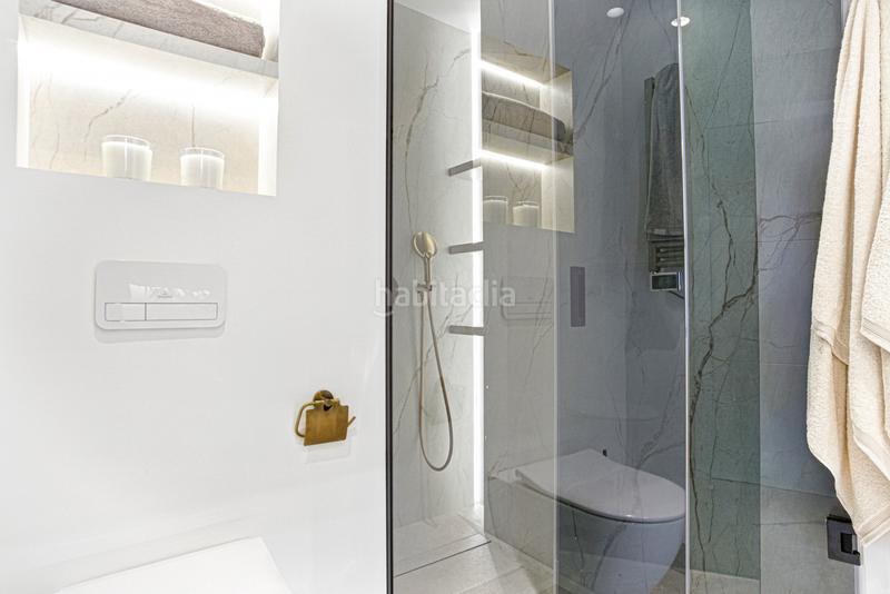 Foto df8eb2d3-3b35-486b-8b0e-239f71762f96. Planta baja impecablemente renovado, orientada al sur frente a la playa, jardín apartamento situado en la exclusiva comunidad de menara beach en Estepona